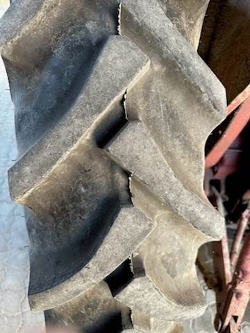 International 474 M.FRONTLÆSSER - Tracteur agricole: photos 4 International 474 M.FRONTLÆSSER - Tracteur agricole: photos 4