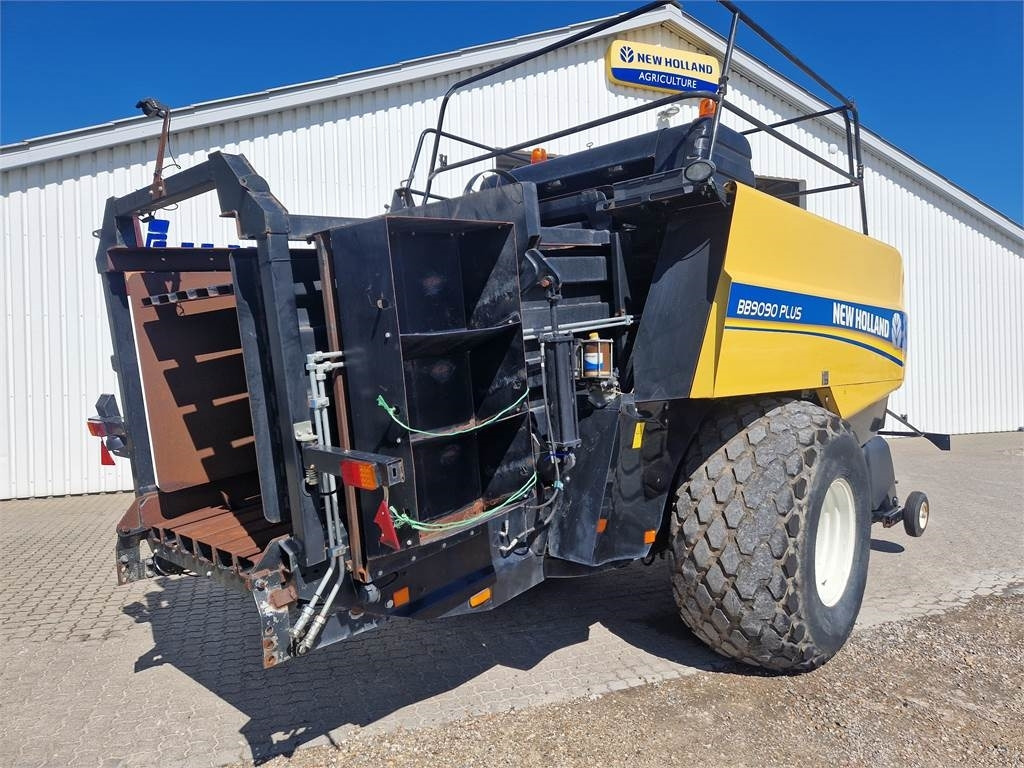 New Holland BB9090 + POMI VOGN - Presse à balles cubiques: photos 3 New Holland BB9090 + POMI VOGN - Presse à balles cubiques: photos 3