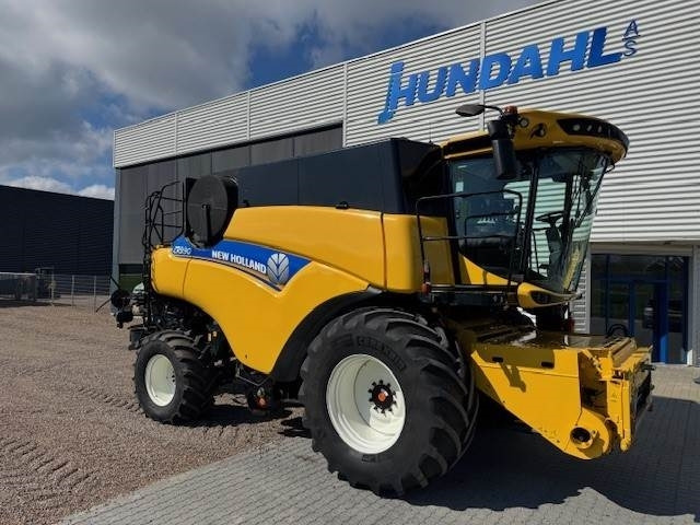 New Holland CR9.90 TIER4 - Moissonneuse-batteuse: photos 1 New Holland CR9.90 TIER4 - Moissonneuse-batteuse: photos 1