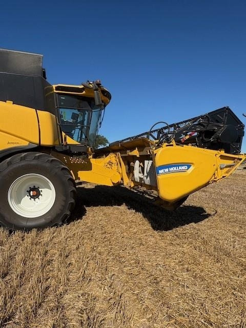 New Holland CX8.70 SLH - Moissonneuse-batteuse: photos 5 New Holland CX8.70 SLH - Moissonneuse-batteuse: photos 5