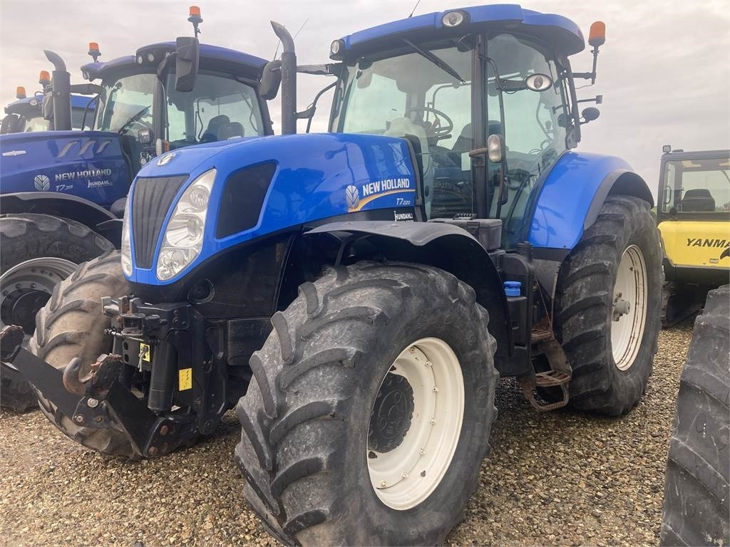 New Holland T7.220 CLASSIC  - Tracteur agricole: photos 2 New Holland T7.220 CLASSIC  - Tracteur agricole: photos 2