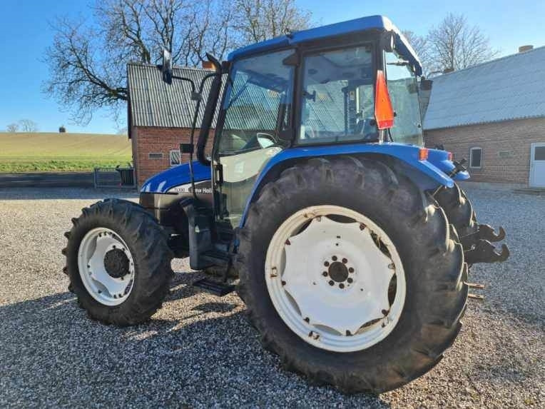New Holland TL100-4WD - Tracteur agricole: photos 2 New Holland TL100-4WD - Tracteur agricole: photos 2