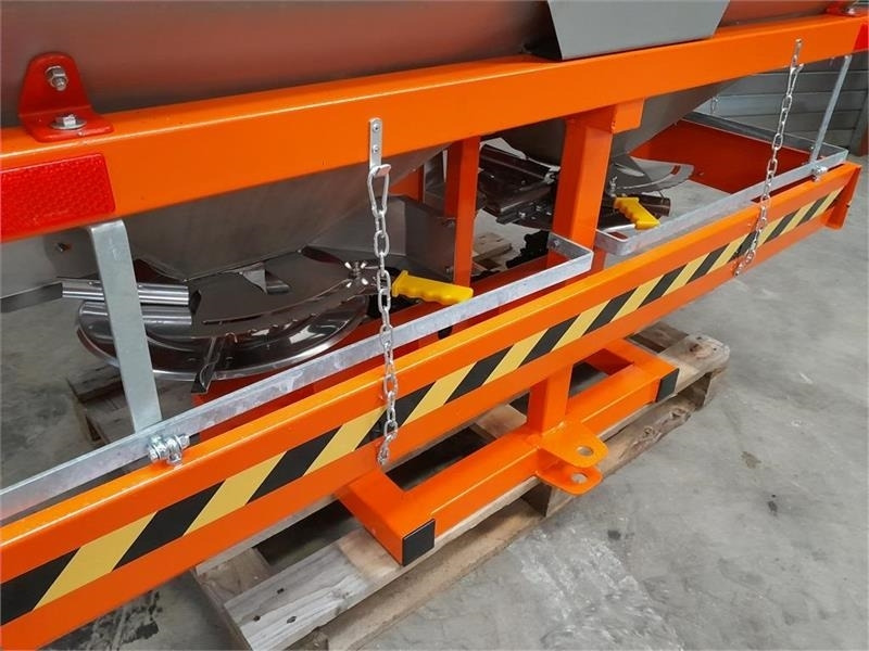 - - - 1000l - Epandeur de sable pour Véhicule de voirie/ Spécial: photos 3 - - - 1000l - Epandeur de sable pour Véhicule de voirie/ Spécial: photos 3