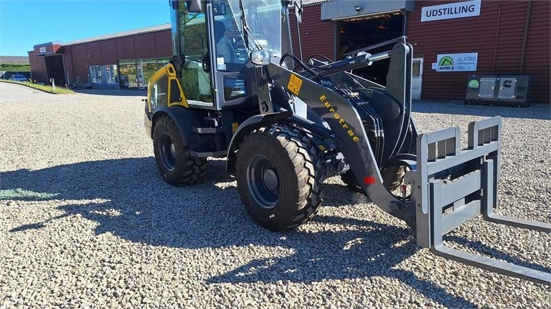 Eurotrac WL18 - Chargeuse sur pneus: photos 4 Eurotrac WL18 - Chargeuse sur pneus: photos 4