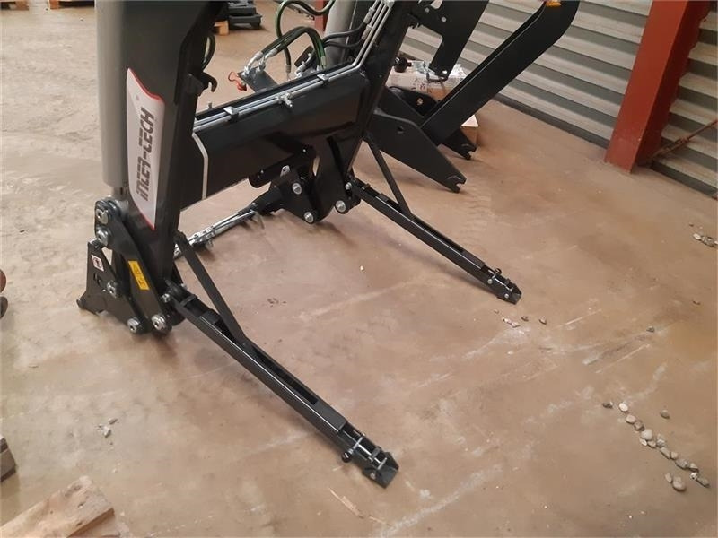 Inter-Tech 1600 - Chargeur frontal pour tracteur: photos 2 Inter-Tech 1600 - Chargeur frontal pour tracteur: photos 2