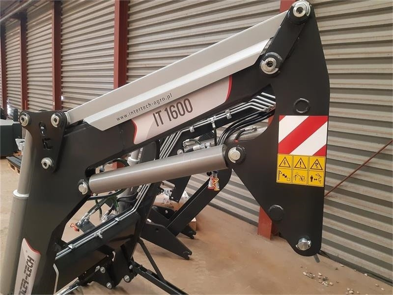 Inter-Tech 1600 - Chargeur frontal pour tracteur: photos 3 Inter-Tech 1600 - Chargeur frontal pour tracteur: photos 3