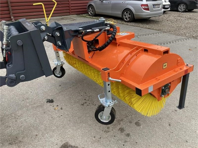 - - - J-Maskiner 180 - Brosse: photos 4 - - - J-Maskiner 180 - Brosse: photos 4