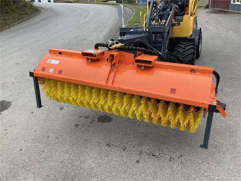 - - - J-Maskiner 180 - Brosse: photos 2 - - - J-Maskiner 180 - Brosse: photos 2