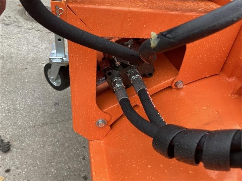 - - - J-Maskiner 180 - Brosse: photos 5 - - - J-Maskiner 180 - Brosse: photos 5