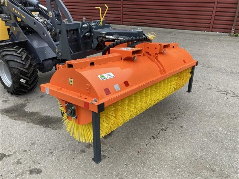 - - - J-Maskiner 180 - Brosse: photos 3 - - - J-Maskiner 180 - Brosse: photos 3