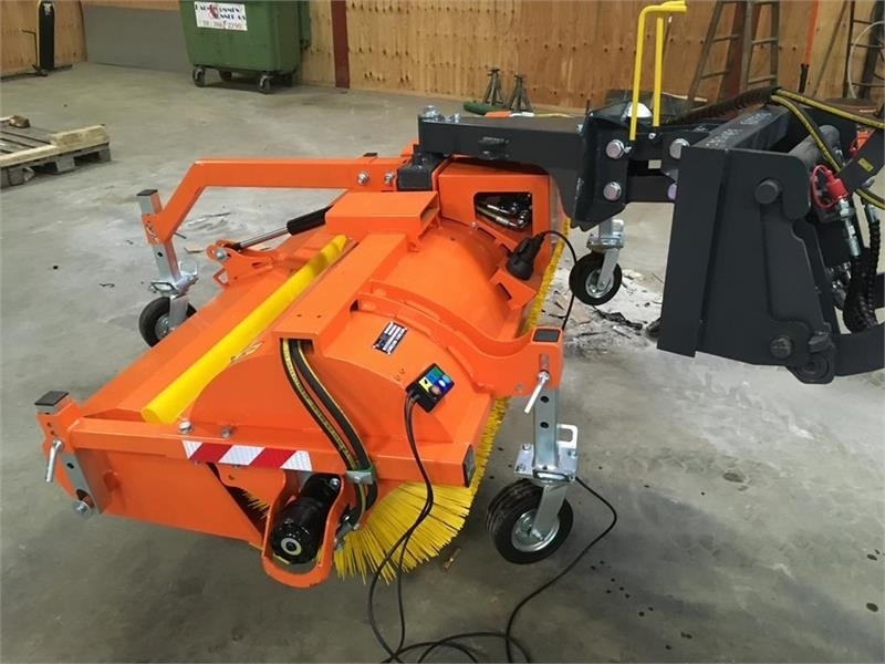 - - - j maskiner - Brosse: photos 2 - - - j maskiner - Brosse: photos 2