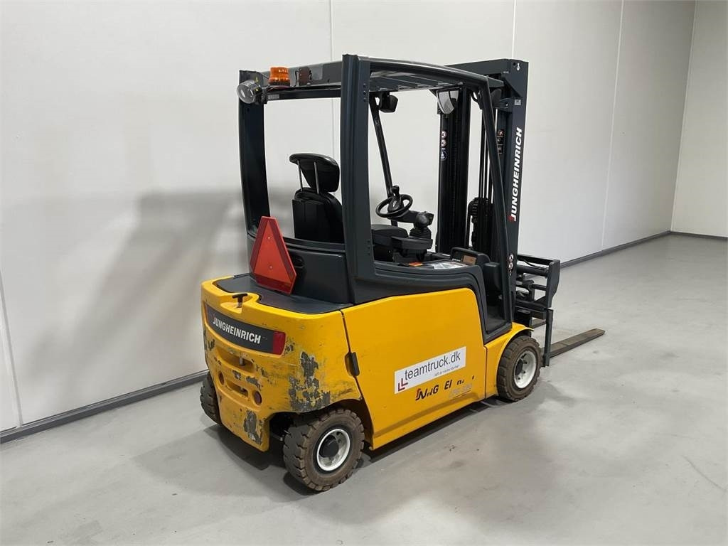 Jungheinrich EFG 320 - Chariot élévateur électrique: photos 2 Jungheinrich EFG 320 - Chariot élévateur électrique: photos 2