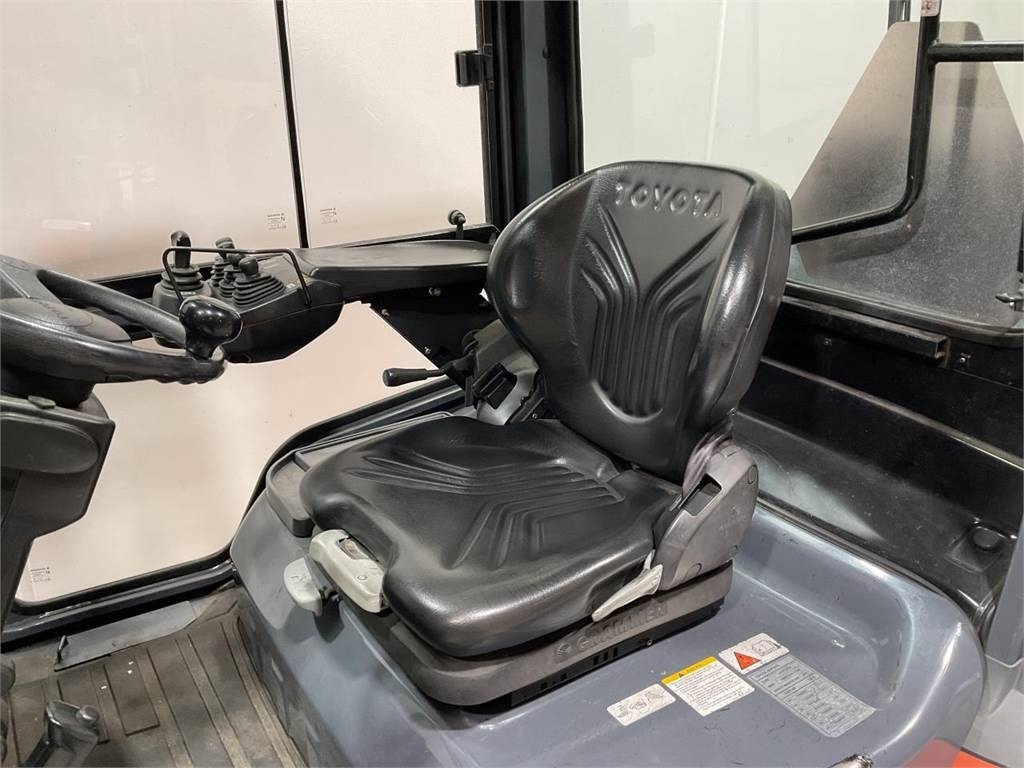 Toyota 40-8FD40N - Chariot élévateur diesel: photos 5 Toyota 40-8FD40N - Chariot élévateur diesel: photos 5