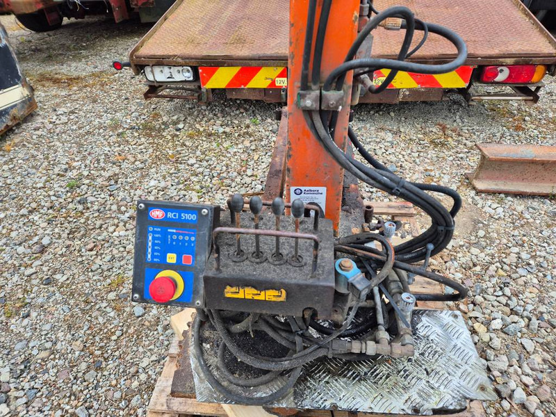 HMF 252-T2 with 2 hydraulic extensions - Grue auxiliaire: photos 5 HMF 252-T2 with 2 hydraulic extensions - Grue auxiliaire: photos 5