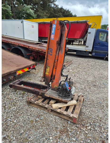 HMF 252-T2 with 2 hydraulic extensions - Grue auxiliaire: photos 1 HMF 252-T2 with 2 hydraulic extensions - Grue auxiliaire: photos 1