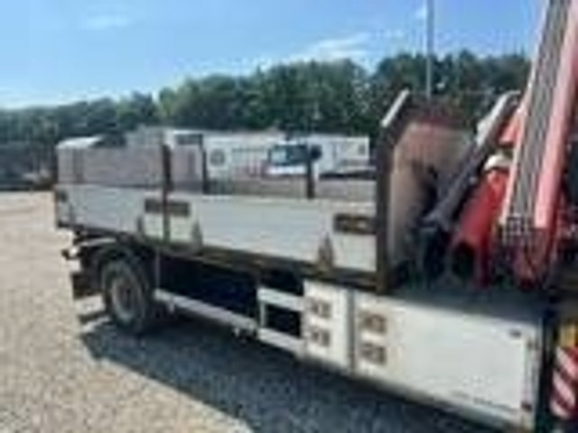 Iveco Eurocargo 120 EL 210hp / Fassi 80A Year 2012 + Tip - Camion grue: photos 3 Iveco Eurocargo 120 EL 210hp / Fassi 80A Year 2012 + Tip - Camion grue: photos 3