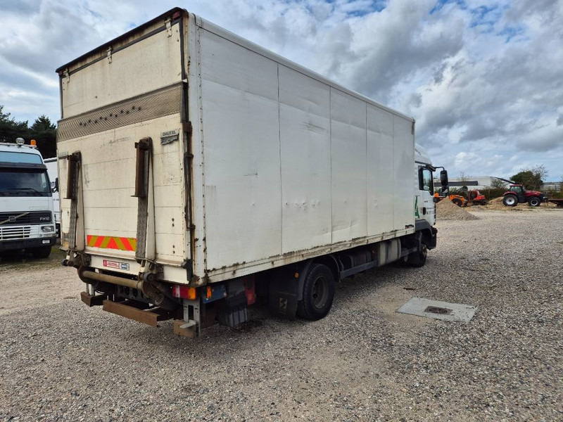 MAN TGL 10 / 12.180 4x2 with lift /ramp - Camion fourgon: photos 4 MAN TGL 10 / 12.180 4x2 with lift /ramp - Camion fourgon: photos 4