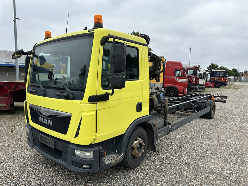 MAN TGL 12.220 // Crane HMF 735K2 // - Camion grue: photos 1 MAN TGL 12.220 // Crane HMF 735K2 // - Camion grue: photos 1
