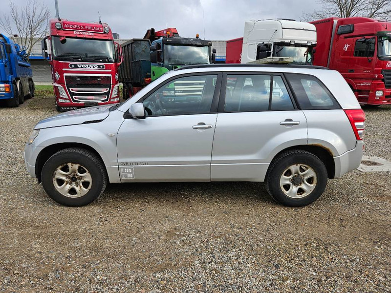 Suzuki Grand Vitara 2,0 GLX aut. Van 5d - Fourgon grand volume: photos 2 Suzuki Grand Vitara 2,0 GLX aut. Van 5d - Fourgon grand volume: photos 2