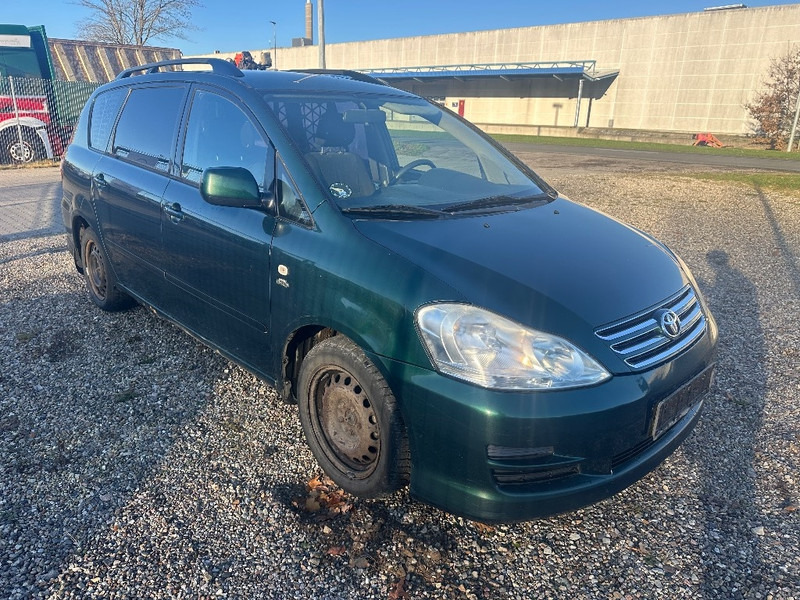 Toyota Avensis Verso 2.0D Sportsvan - Fourgon grand volume: photos 2 Toyota Avensis Verso 2.0D Sportsvan - Fourgon grand volume: photos 2