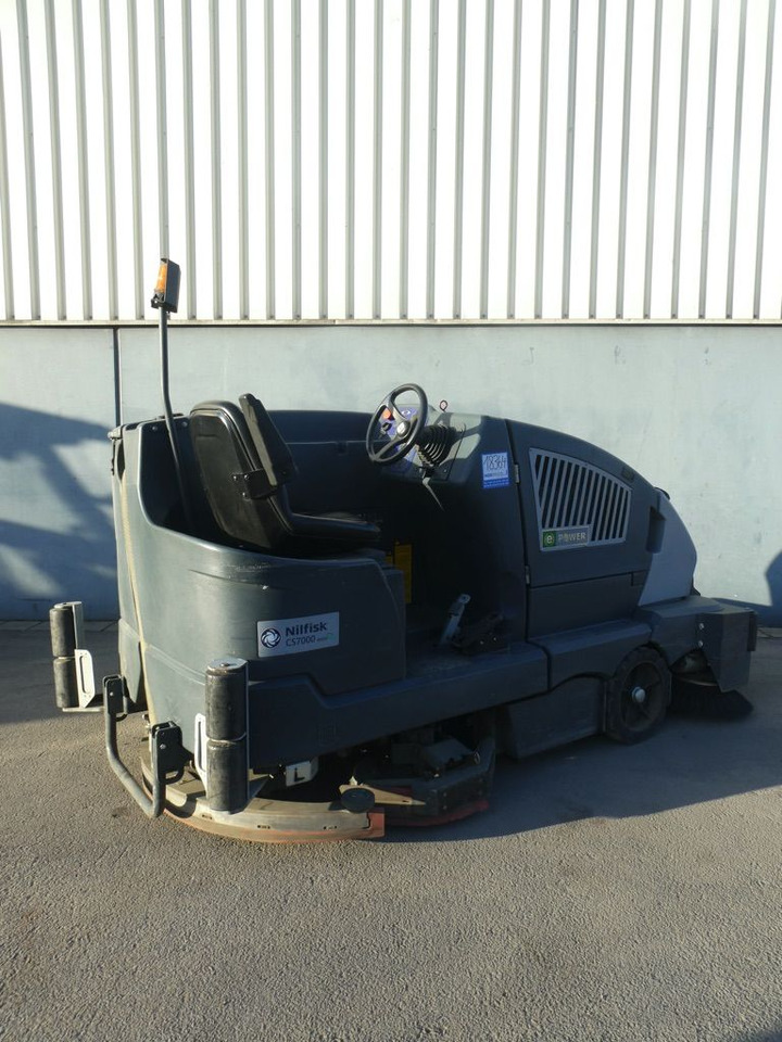 Nilfisk CS7000 1200B - Balayeuse industrielle: photos 2 Nilfisk CS7000 1200B - Balayeuse industrielle: photos 2