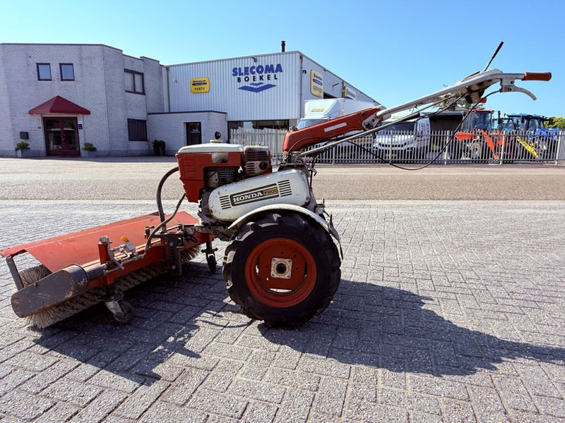 Honda F800 Veegmachine - Balayeuse de voirie: photos 1 Honda F800 Veegmachine - Balayeuse de voirie: photos 1