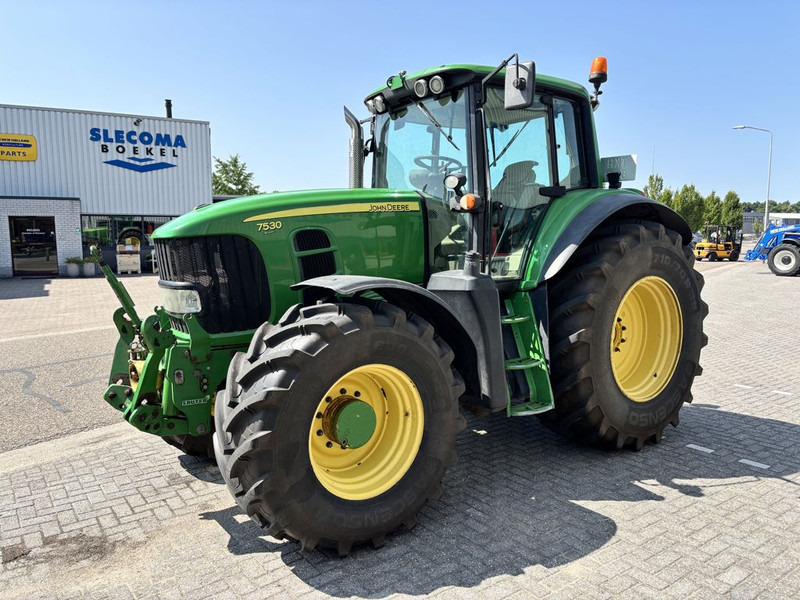John Deere 7530 Premium AutoPowr - Tracteur agricole: photos 1 John Deere 7530 Premium AutoPowr - Tracteur agricole: photos 1