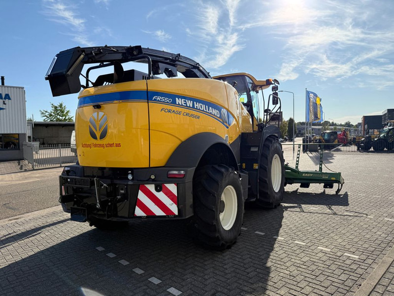 New Holland FR550 Forage Cruiser + Krone Easycollect - Ensileuse: photos 4 New Holland FR550 Forage Cruiser + Krone Easycollect - Ensileuse: photos 4