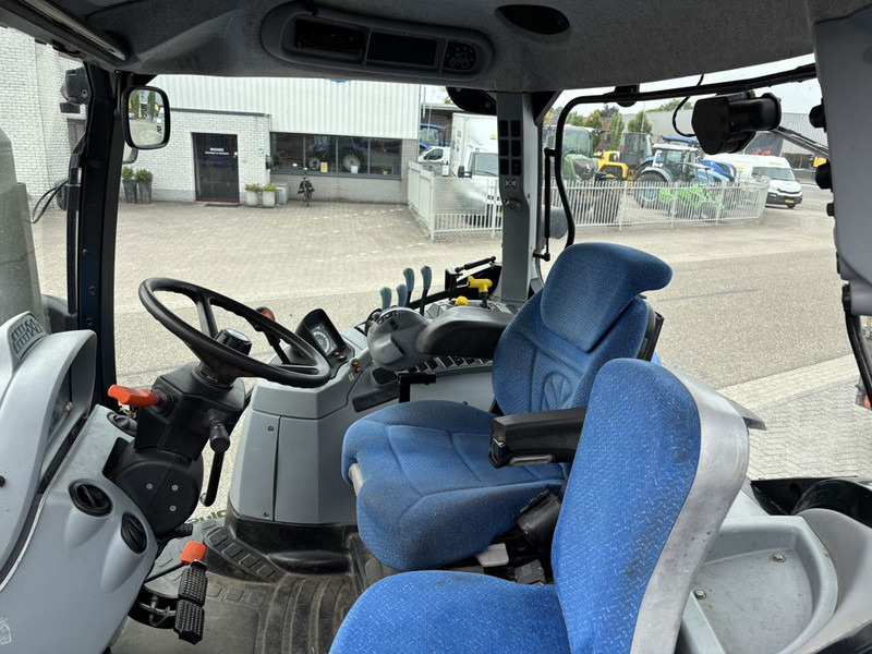 New Holland T6010 Plus Supersteer - Tracteur agricole: photos 5 New Holland T6010 Plus Supersteer - Tracteur agricole: photos 5