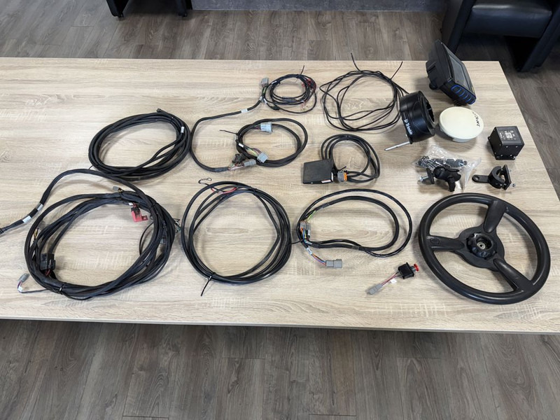 Trimble GFX-750 / New Holland FM-750 GPS - Pièces de rechange pour Camion: photos 3 Trimble GFX-750 / New Holland FM-750 GPS - Pièces de rechange pour Camion: photos 3