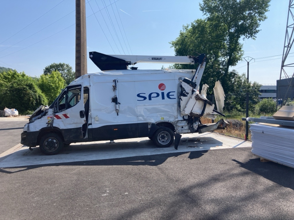 IVECO DAILY FOURGON  50C18 - Camion avec nacelle: photos 3 IVECO DAILY FOURGON  50C18 - Camion avec nacelle: photos 3