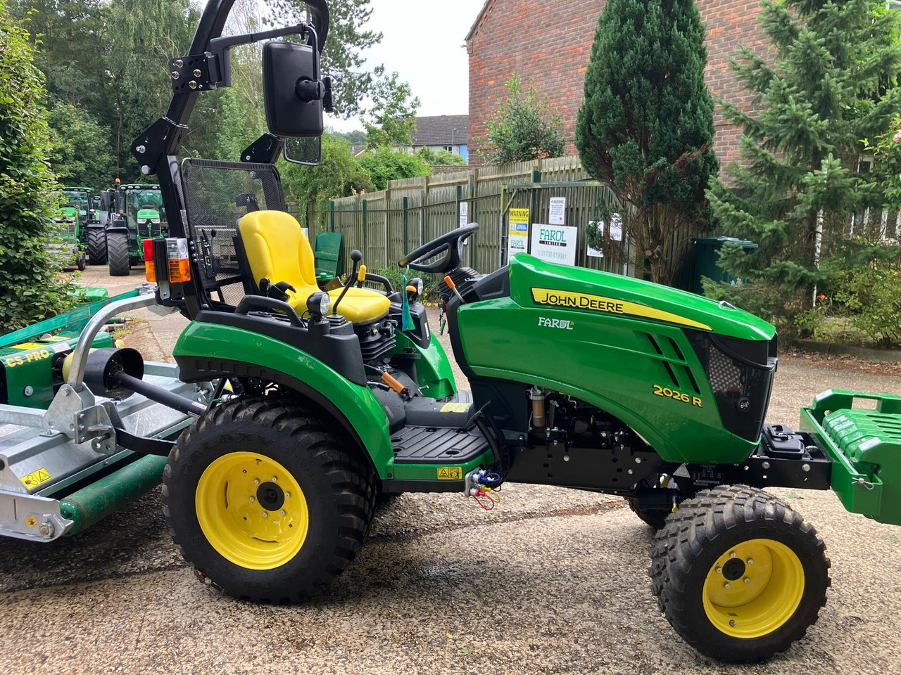 John Deere 2026R compact tractor - Micro tracteur: photos 1 John Deere 2026R compact tractor - Micro tracteur: photos 1