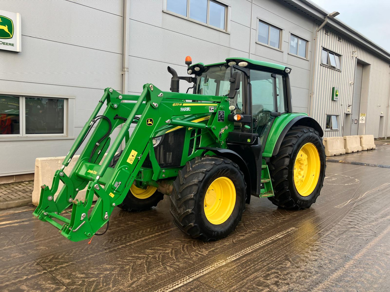 John Deere 6120M - Tracteur agricole: photos 2 John Deere 6120M - Tracteur agricole: photos 2
