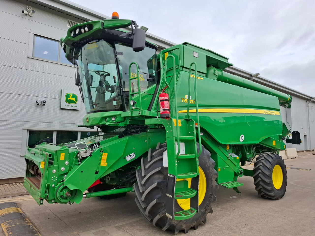 John Deere T670 - Moissonneuse-batteuse: photos 1 John Deere T670 - Moissonneuse-batteuse: photos 1