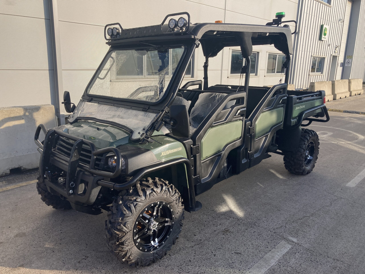 John Deere XUV855M S4 Gator - Quadricycle: photos 1 John Deere XUV855M S4 Gator - Quadricycle: photos 1