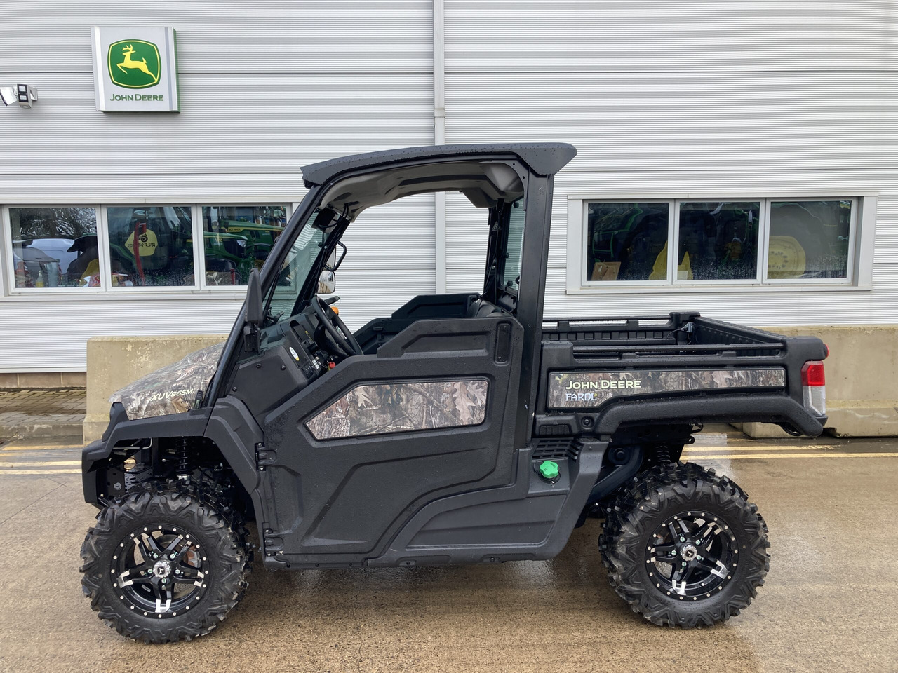 John Deere XUV865M Gator - Quadricycle: photos 2 John Deere XUV865M Gator - Quadricycle: photos 2