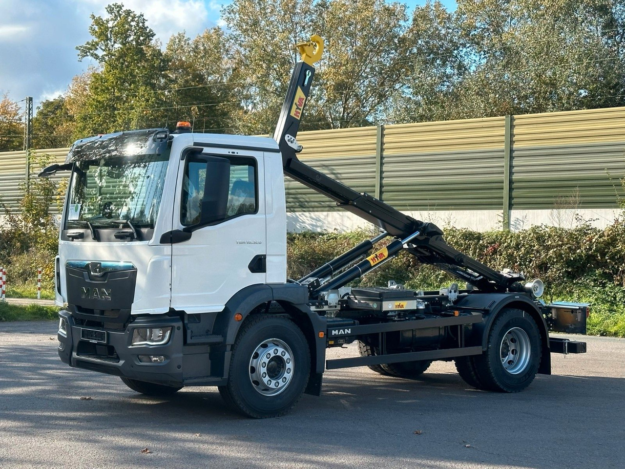 MAN TGM 18.320 4x2 Euro 6e Hyva 12-45 - Camion ampliroll, Camion grue: photos 2 MAN TGM 18.320 4x2 Euro 6e Hyva 12-45 - Camion ampliroll, Camion grue: photos 2