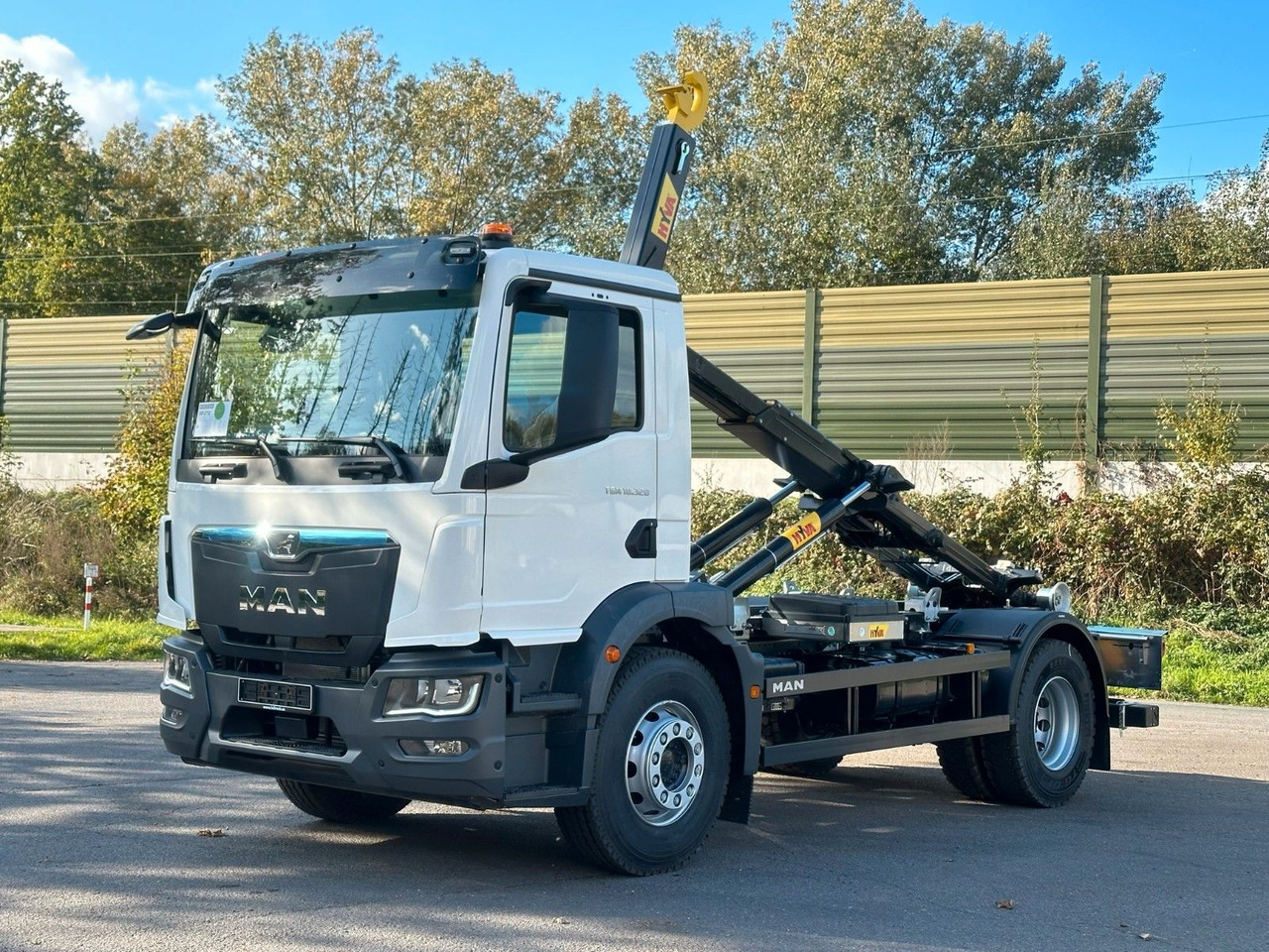 MAN TGM 18.320 4x2 Euro 6e Hyva 12-45 - Camion ampliroll, Camion grue: photos 1 MAN TGM 18.320 4x2 Euro 6e Hyva 12-45 - Camion ampliroll, Camion grue: photos 1