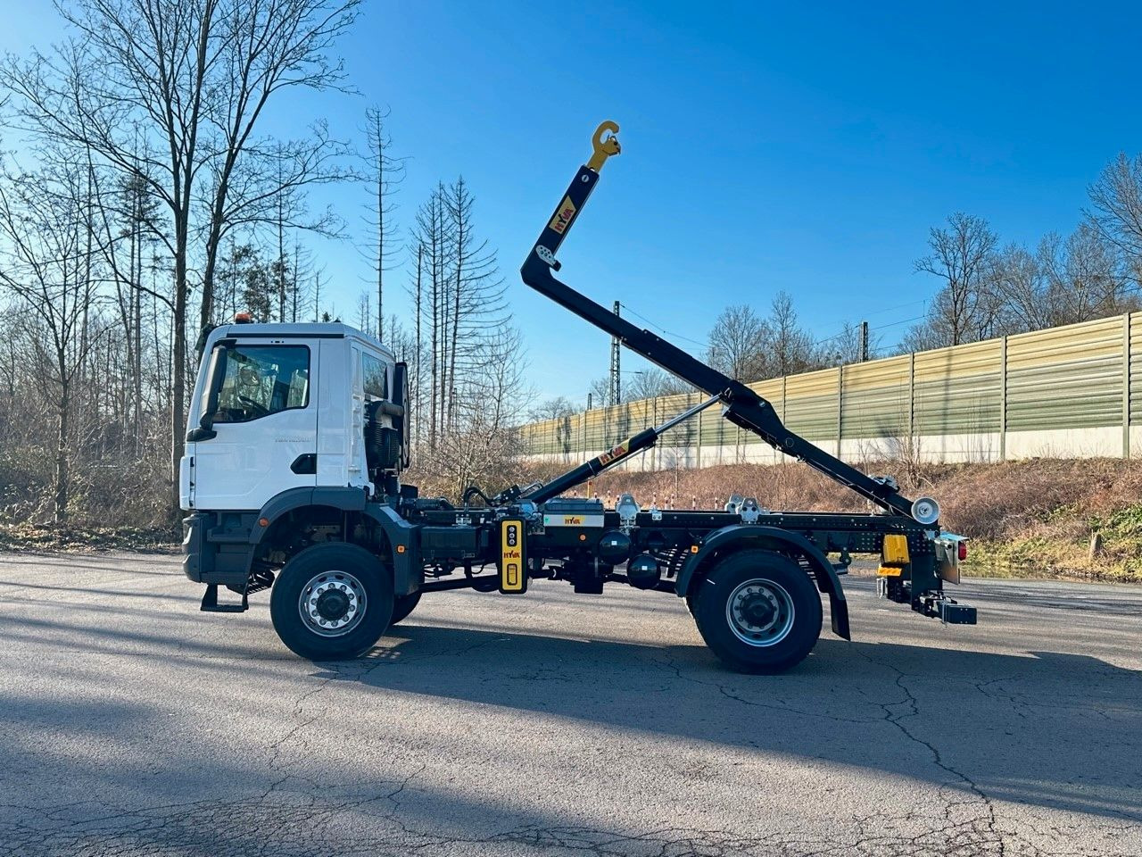 MAN TGM 18.320 4x4 Euro 6e Hyva 12-45 - Camion ampliroll, Camion grue: photos 3 MAN TGM 18.320 4x4 Euro 6e Hyva 12-45 - Camion ampliroll, Camion grue: photos 3