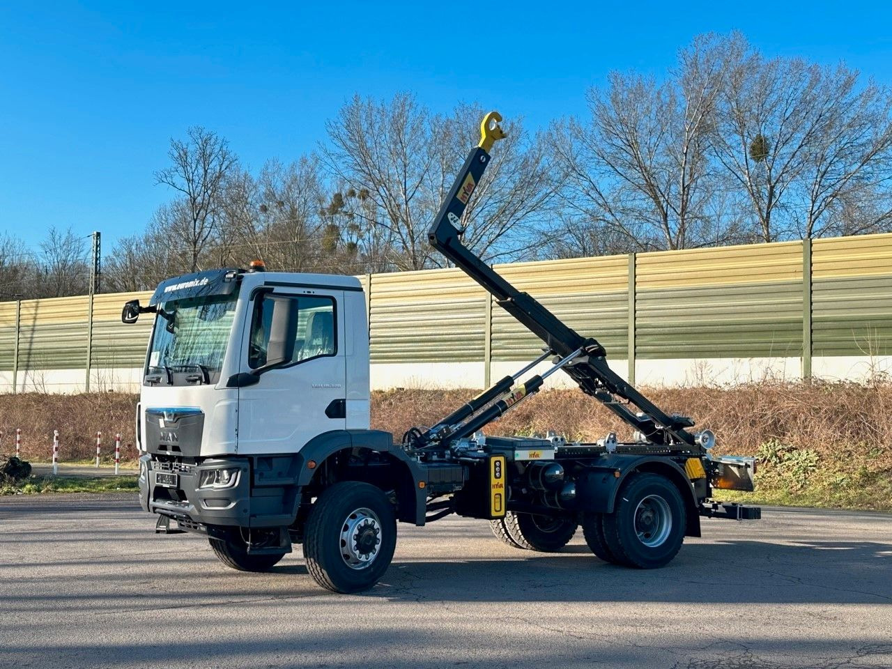 MAN TGM 18.320 4x4 Euro 6e Hyva 12-45 - Camion ampliroll, Camion grue: photos 2 MAN TGM 18.320 4x4 Euro 6e Hyva 12-45 - Camion ampliroll, Camion grue: photos 2