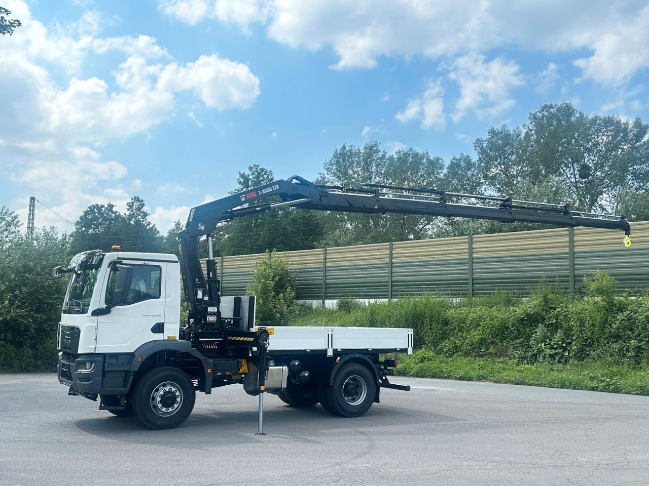 MAN TGM 18.320 4x4 Euro 6e Pritsche Hiab 228-4 Kran - Camion plateau, Camion grue: photos 2 MAN TGM 18.320 4x4 Euro 6e Pritsche Hiab 228-4 Kran - Camion plateau, Camion grue: photos 2
