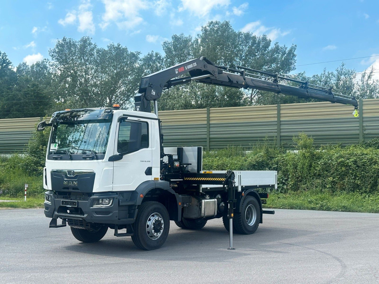 MAN TGM 18.320 4x4 Euro 6e Pritsche Hiab 228-4 Kran - Camion grue: photos 1 MAN TGM 18.320 4x4 Euro 6e Pritsche Hiab 228-4 Kran - Camion grue: photos 1
