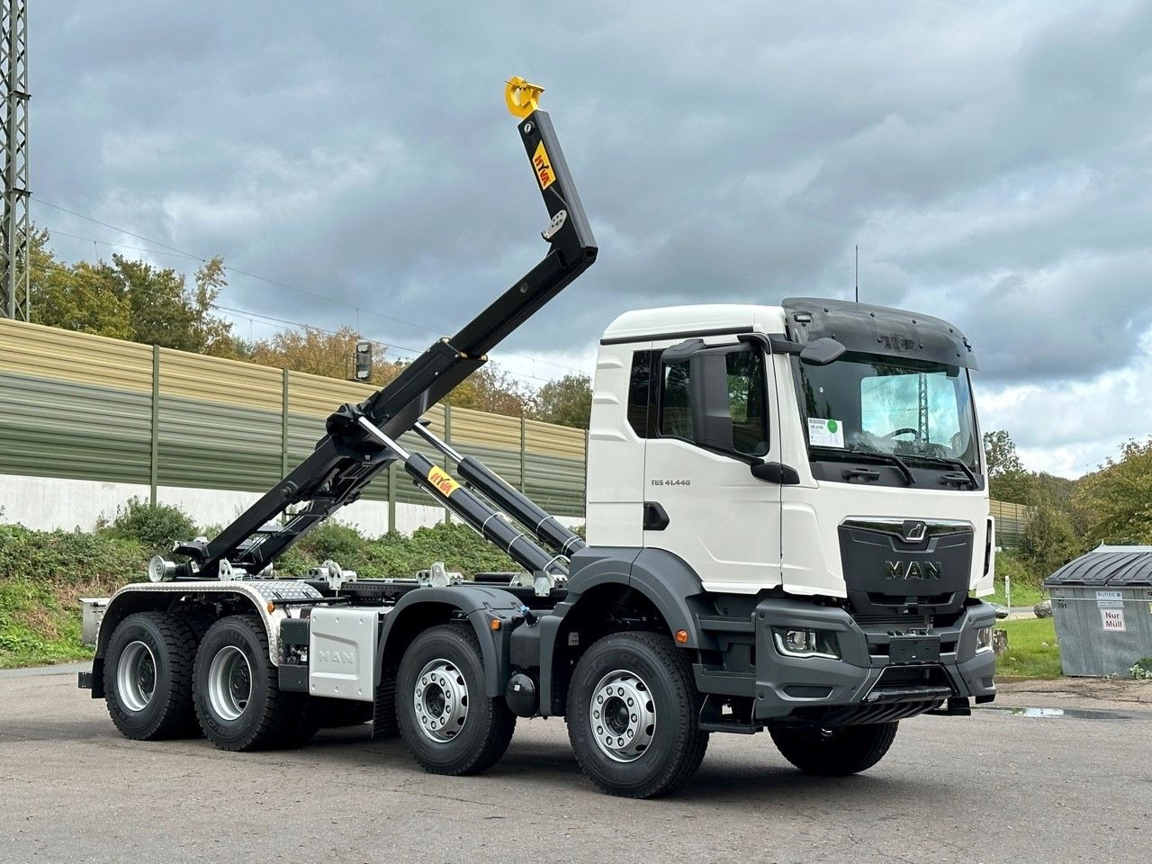 MAN TGS 41.440 8x4 Euro6e Hyva 26-55 Abrollkipper - Camion ampliroll: photos 1 MAN TGS 41.440 8x4 Euro6e Hyva 26-55 Abrollkipper - Camion ampliroll: photos 1