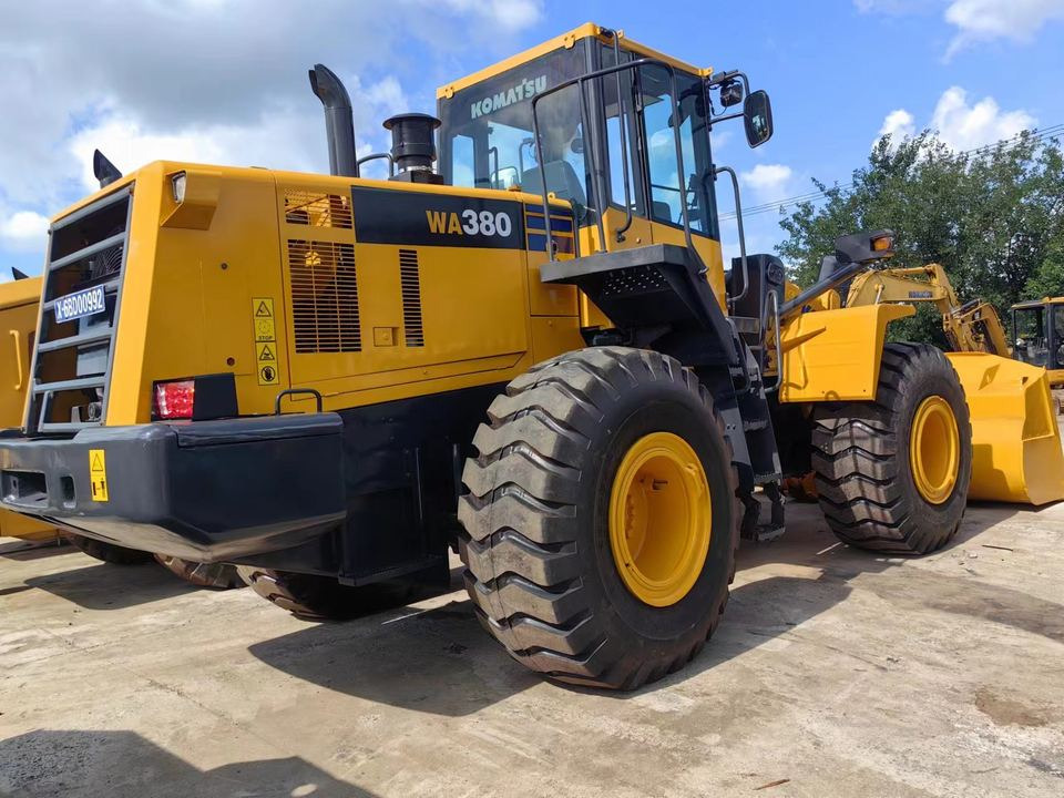 Japan Made Original Komatsu Wa380z-6 Wheel Loader, WA380Z Cheap Used 5ton Payloader Price Low in China - Chargeuse sur pneus: photos 2 Japan Made Original Komatsu Wa380z-6 Wheel Loader, WA380Z Cheap Used 5ton Payloader Price Low in China - Chargeuse sur pneus: photos 2