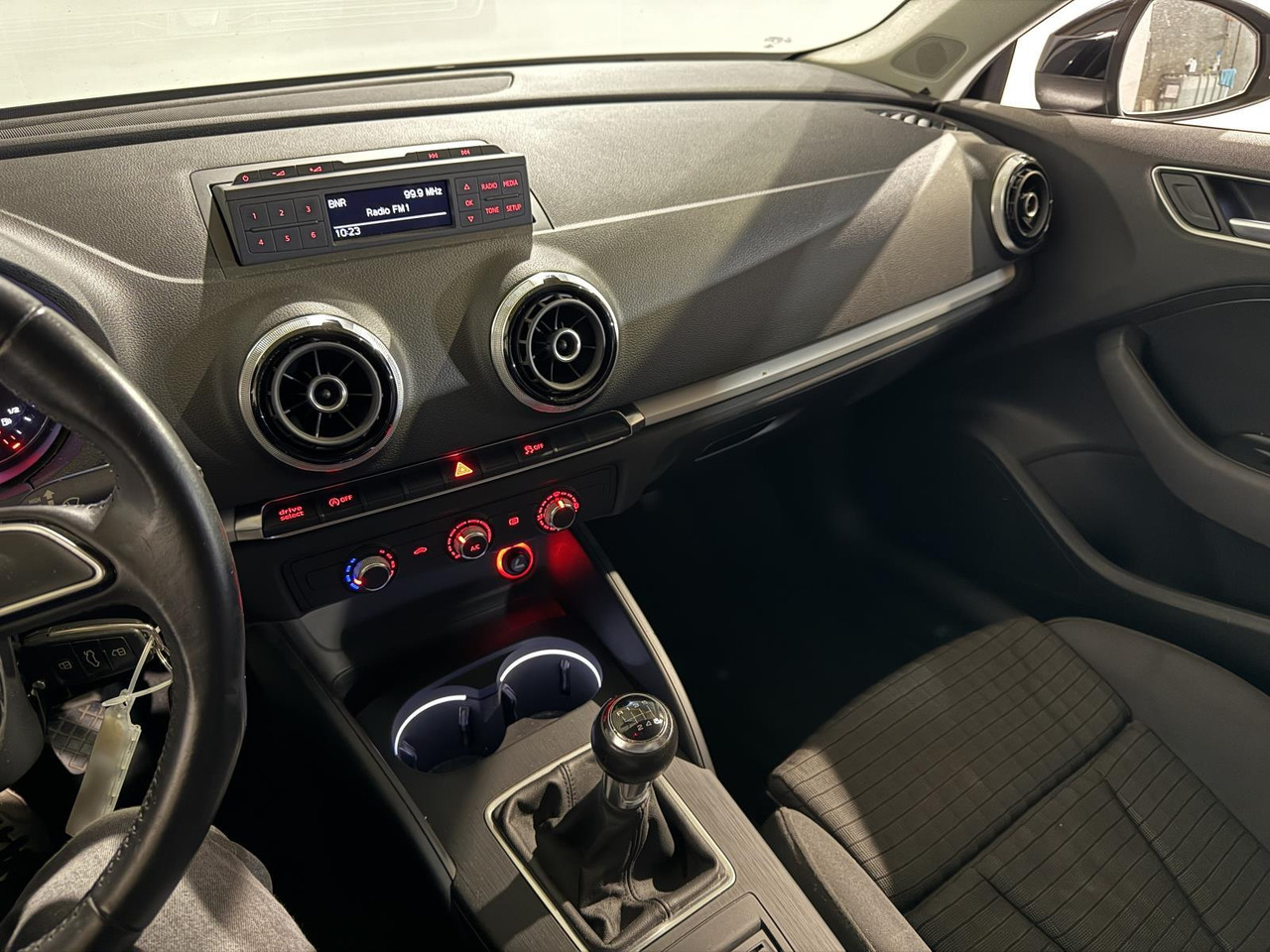 Audi | A3 Limousine | 1.6 TDI Ambition Pro Line Plus | 2014 | 271.612 km | GG798Z | Onlogisch - Berline: photos 2 Audi | A3 Limousine | 1.6 TDI Ambition Pro Line Plus | 2014 | 271.612 km | GG798Z | Onlogisch - Berline: photos 2