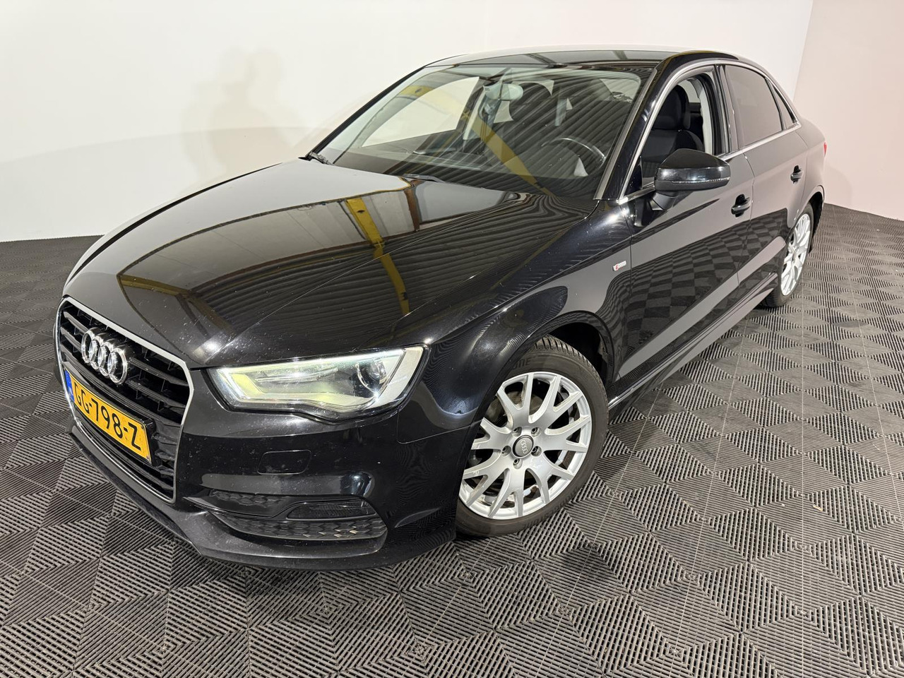 Audi | A3 Limousine | 1.6 TDI Ambition Pro Line Plus | 2014 | 271.612 km | GG798Z | Onlogisch - Berline: photos 1 Audi | A3 Limousine | 1.6 TDI Ambition Pro Line Plus | 2014 | 271.612 km | GG798Z | Onlogisch - Berline: photos 1