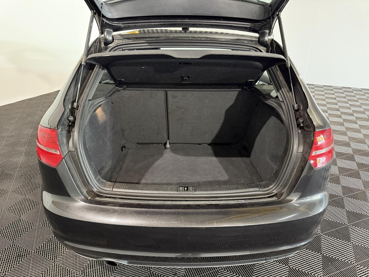 Audi A3 Sportback 1.2 TFSI S-Line 55-ZGL-1 246.717 km - Voiture: photos 5 Audi A3 Sportback 1.2 TFSI S-Line 55-ZGL-1 246.717 km - Voiture: photos 5