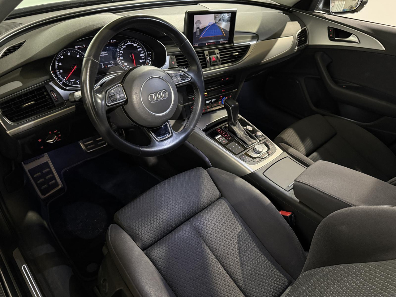 Audi | A6 Avant | 1.8 TFSI ultra Premium Edition | 2016 | 240.412 km | Automaat | L563VD | Geen oordeel - Voiture: photos 4 Audi | A6 Avant | 1.8 TFSI ultra Premium Edition | 2016 | 240.412 km | Automaat | L563VD | Geen oordeel - Voiture: photos 4