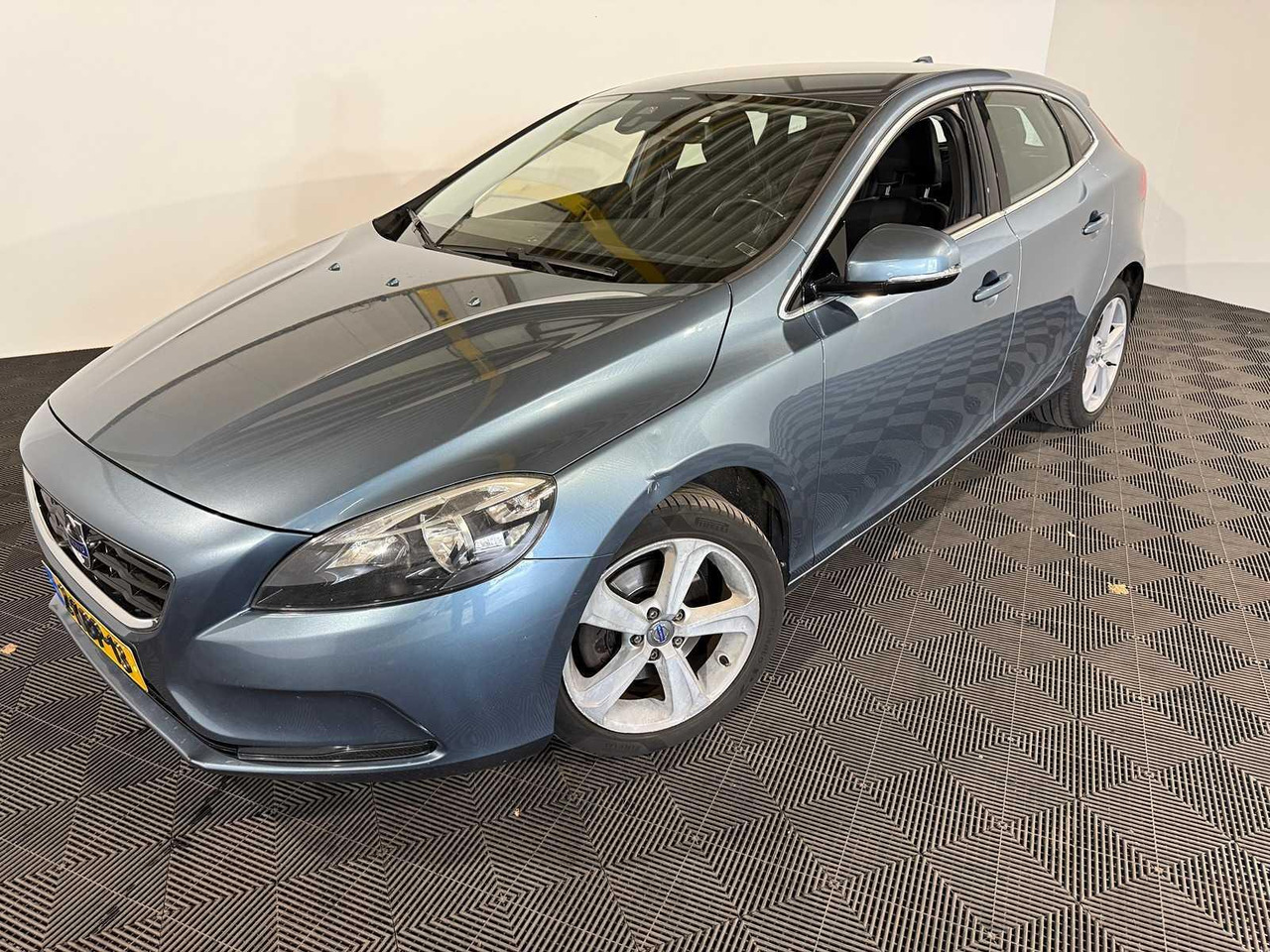 Volvo V40 1.6 T3 Momentum 2-KBP-13 210.566 km - Autre matériel: photos 1 Volvo V40 1.6 T3 Momentum 2-KBP-13 210.566 km - Autre matériel: photos 1