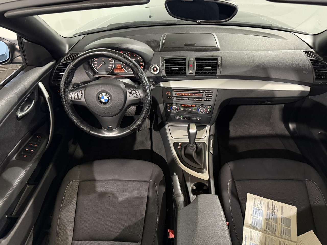 BMW | 1-serie Cabrio | 118i High Executive | 2009 | 114.310 km | 43HZT4 | Logisch - Voiture: photos 2 BMW | 1-serie Cabrio | 118i High Executive | 2009 | 114.310 km | 43HZT4 | Logisch - Voiture: photos 2